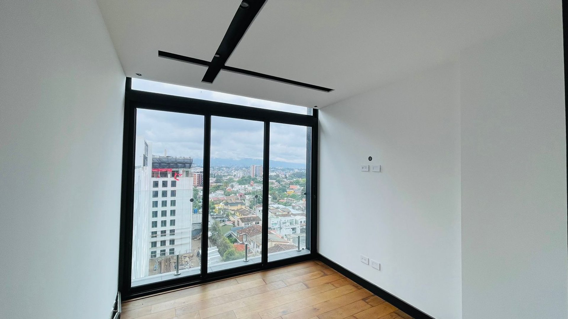 VENTA DE LINDO APARTAMENTO - VILLA MARISCAL, ZONA 11  - Miniatura 2