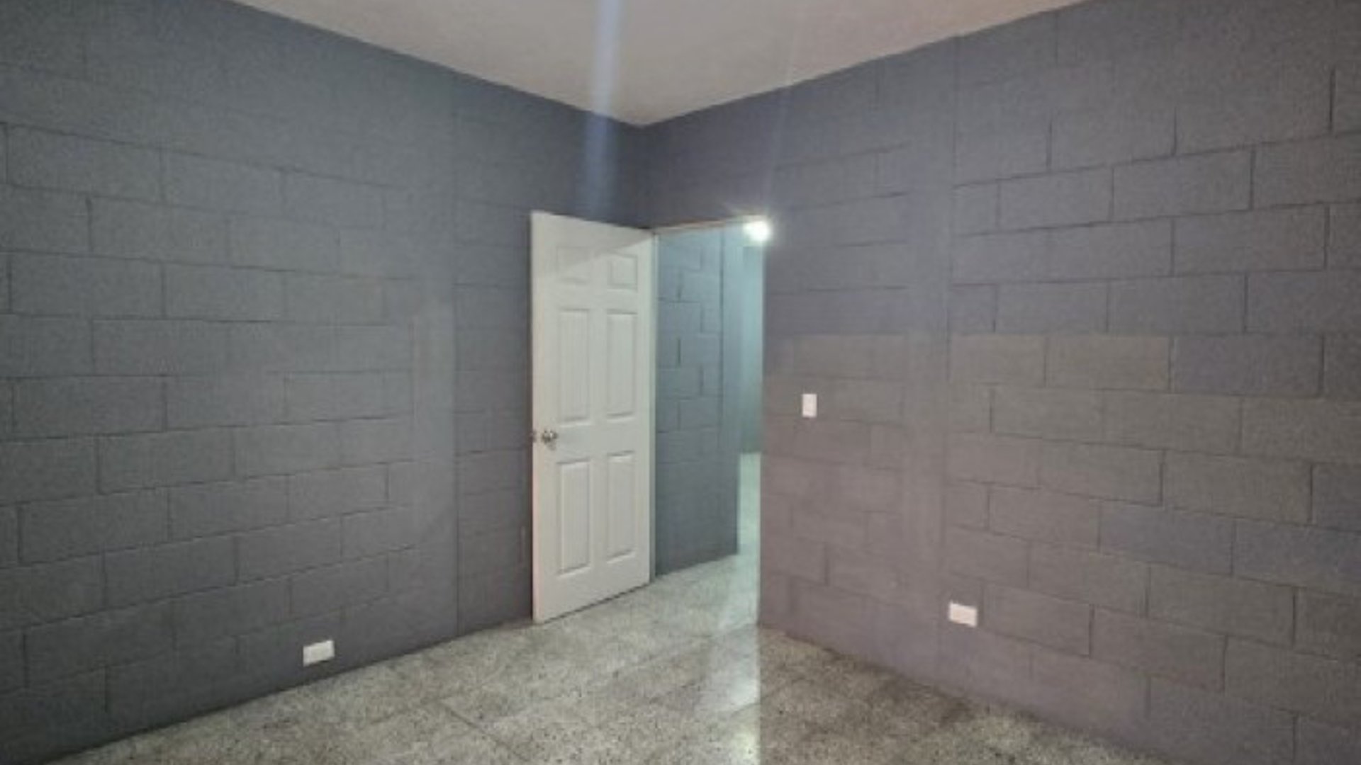 Edificio y Bodega en Renta Zona 12 sobre Aguilar Batres - Miniatura 18