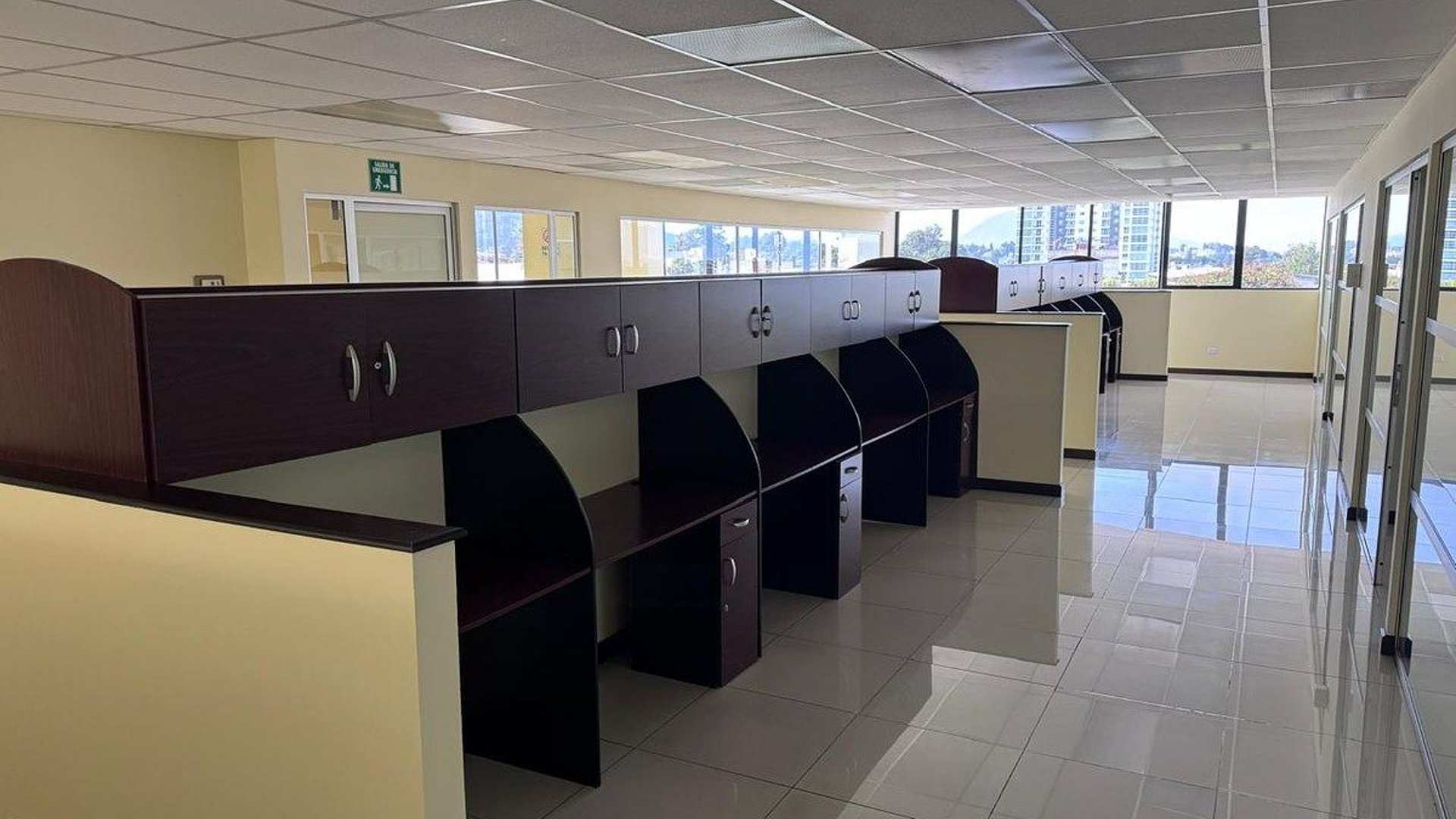 EDIFICIO EN RENTA 20 CALLE ZONA 10 - Miniatura 25