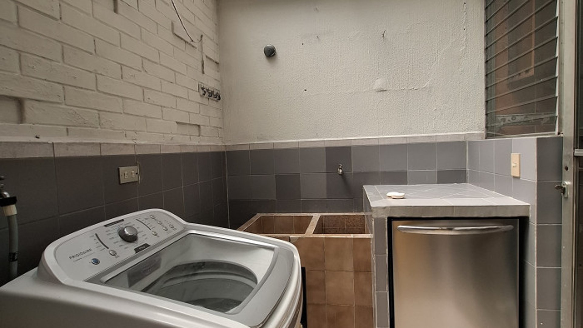 Casa en renta en zona 10 Bulevar Los Próceres - Miniatura 4