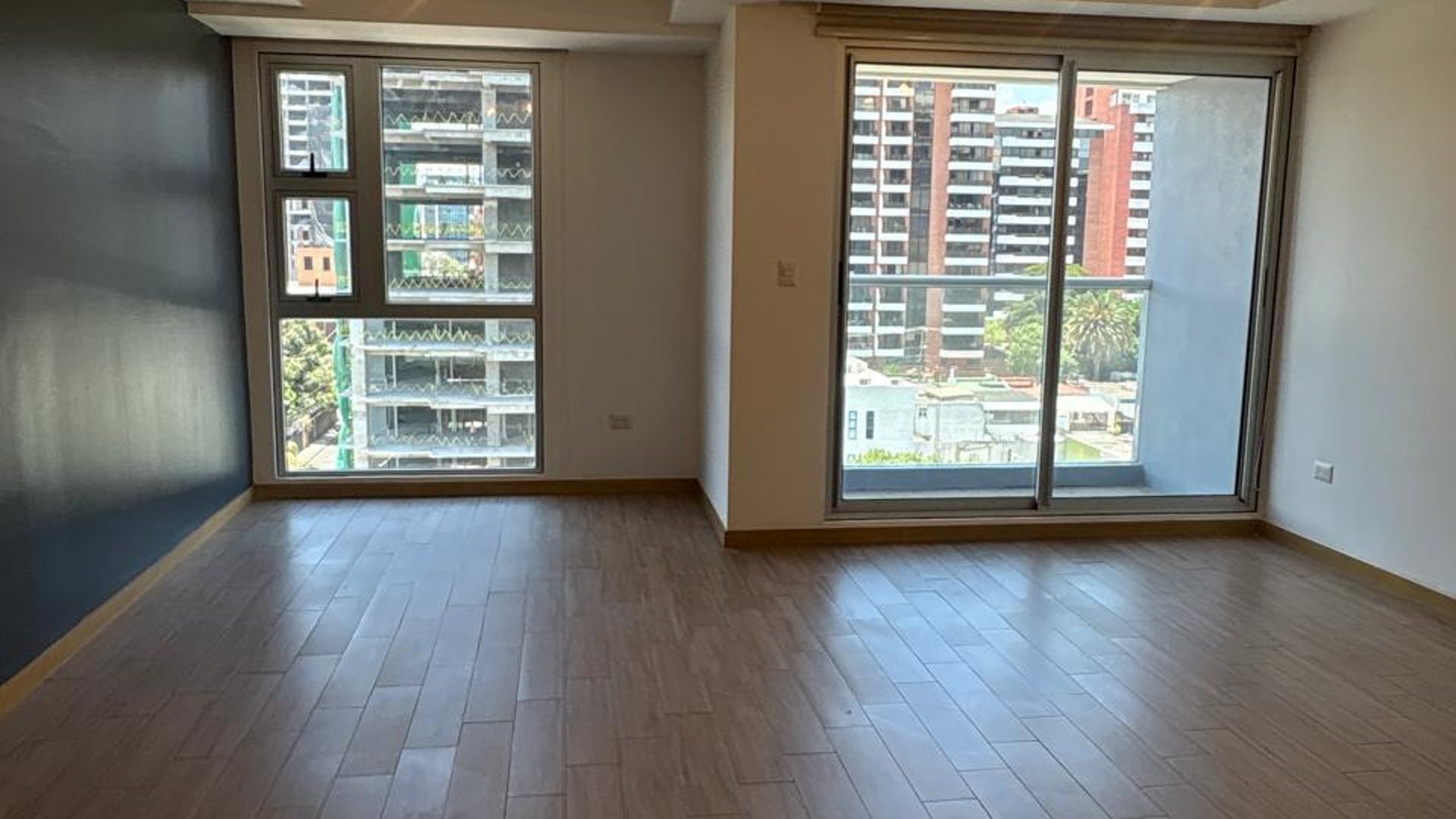 APARTAMENTO EN VENTA | EDIFICIO CITY HAUS | ZONA 10 - Miniatura 2