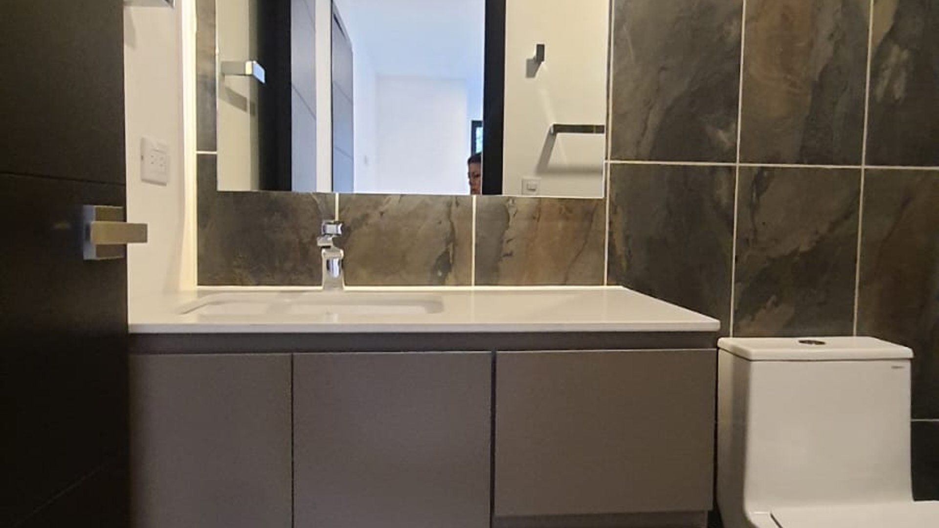 APARTAMENTO EN RENTA ZONA 13 A ESTRENAR AVENIDA LAS AMERICAS - Miniatura 7