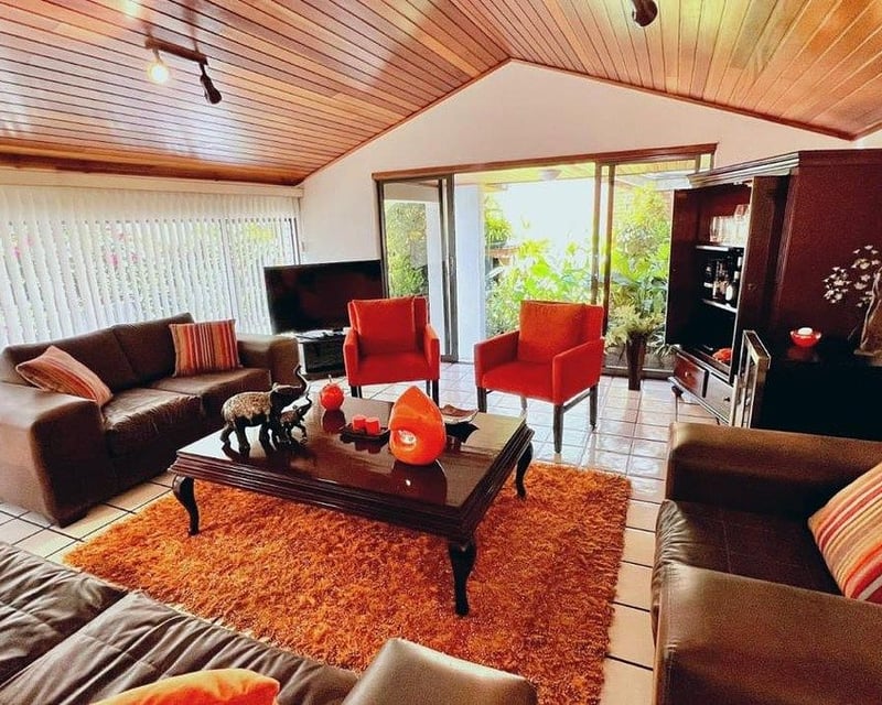 Casa en Venta – Zona 15, Sector San Lázaro