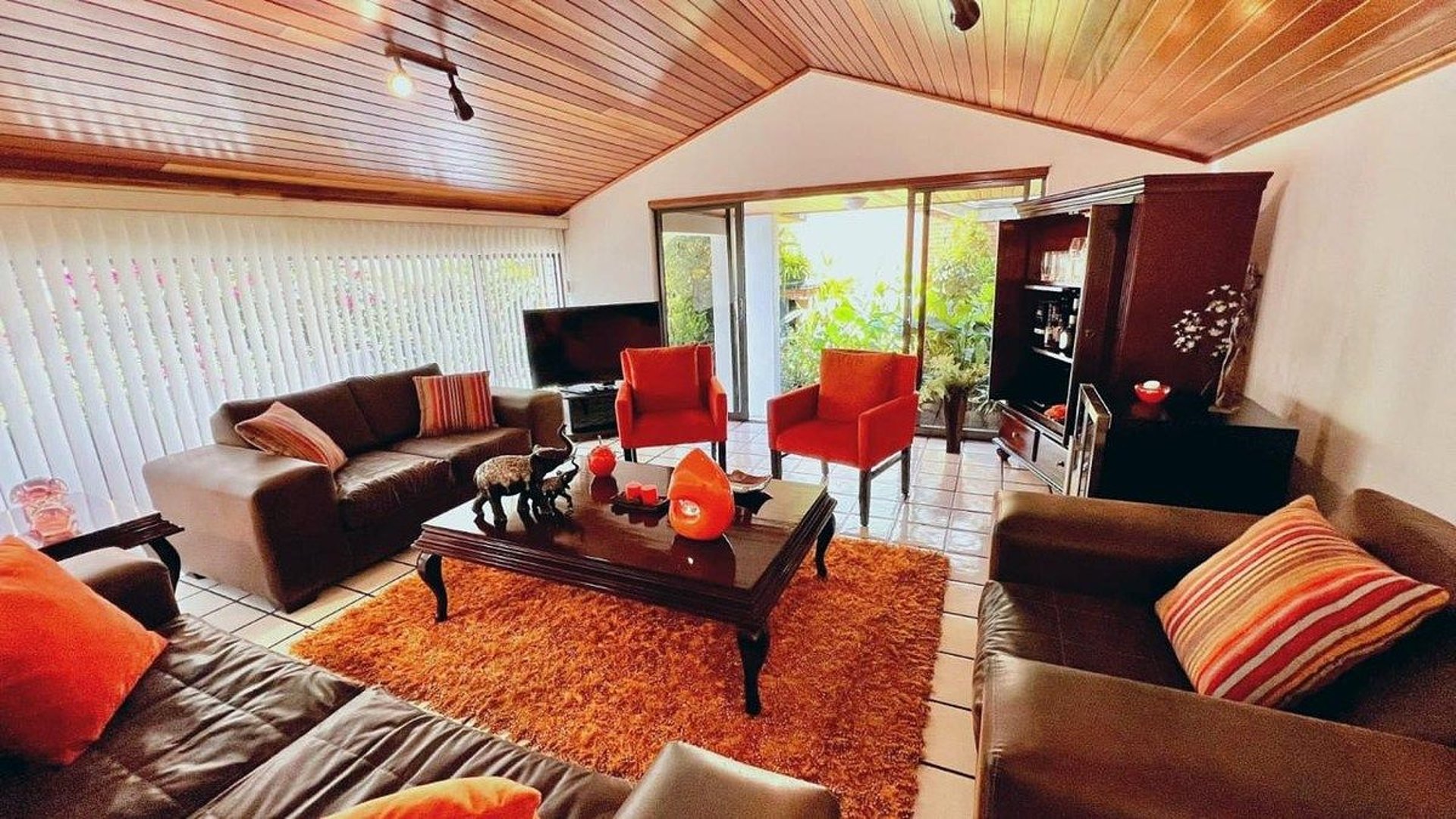Casa en Venta – Zona 15, Sector San Lázaro - Image 1