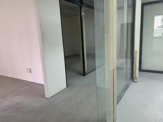 OFICINA DE 86 M2 EN EDIFICIO MURANO CENTER ZONA 10 - 4