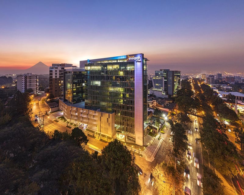 OFICINA EN VENTA EN ZONA 15 VISTA HERMOSA 2