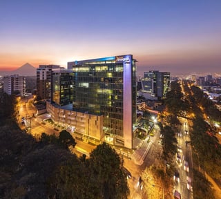 OFICINA EN VENTA EN ZONA 15 VISTA HERMOSA 2