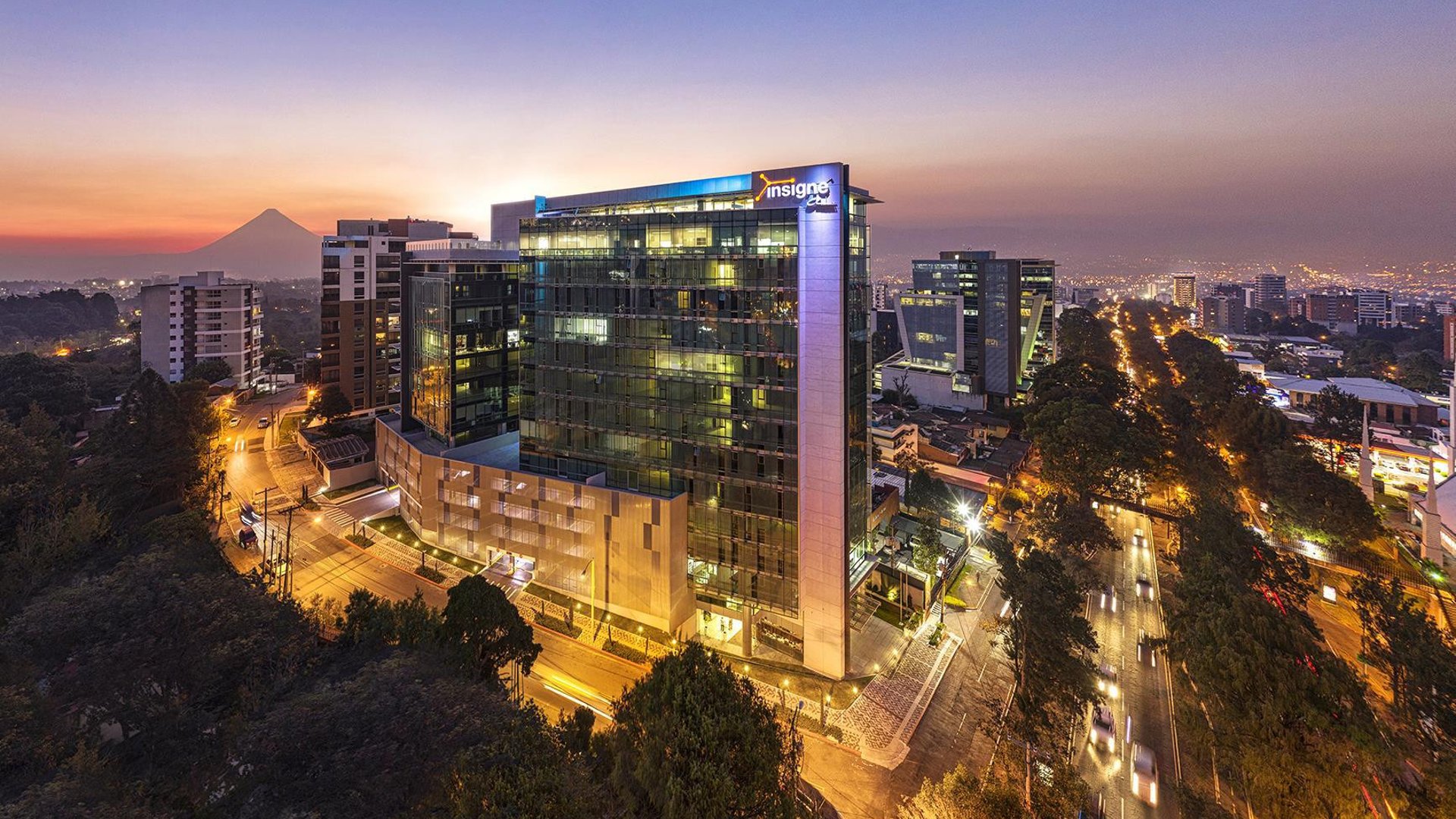 OFICINA EN VENTA EN ZONA 15 VISTA HERMOSA 2