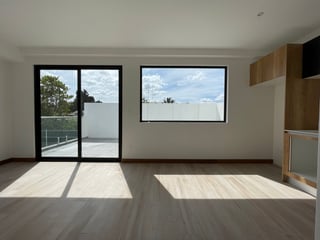 Apartamento en Venta Edificio AOKI, zona 14  - 2