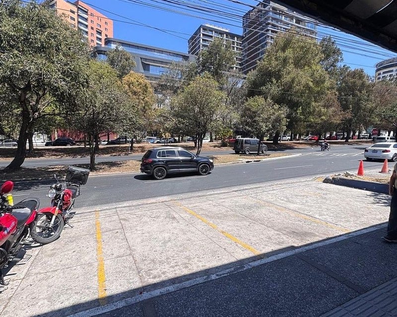 PROPIEDAD COMERCIAL EN ALQUILER – Boulevard Vista Hermosa, Zona 15