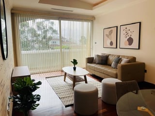 Apartamento amueblado de 2 habitaciones en alquiler Torre Real CES - Image 9