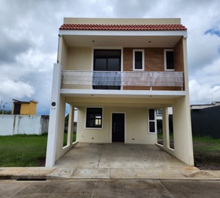 Vendo Linda Casa en Hacienda Las Mercedes 1