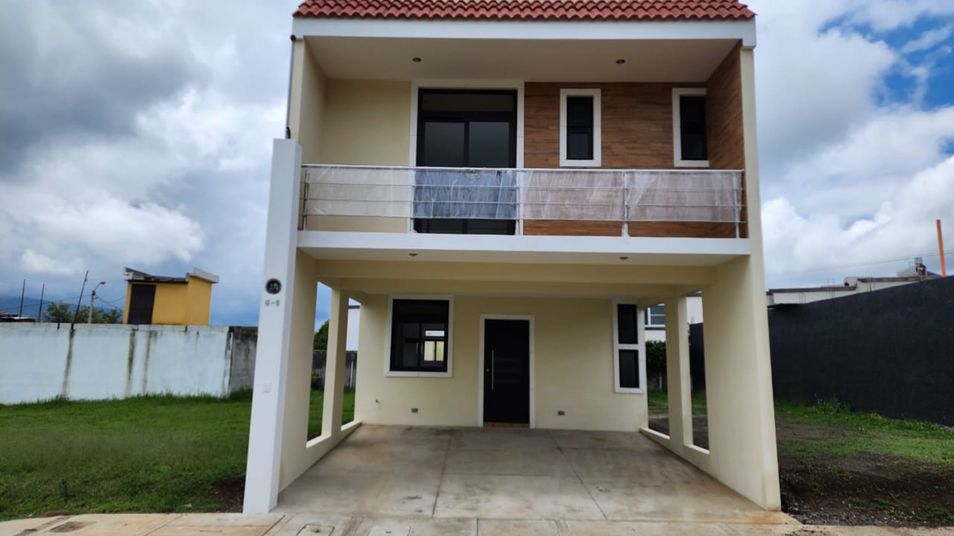 Vendo Linda Casa en Hacienda Las Mercedes 1