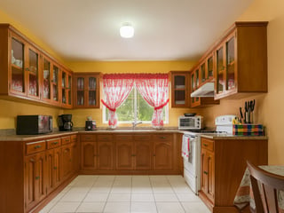 HERMOSA CASA DE LUJO EN VENTA EN SAN BARTOLOMÉ MILPAS ALTAS - Image 26