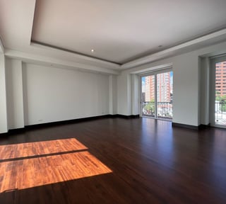 *Alquier amplio apartamento 2 niveles Quinta  Avenida, Zona 14*