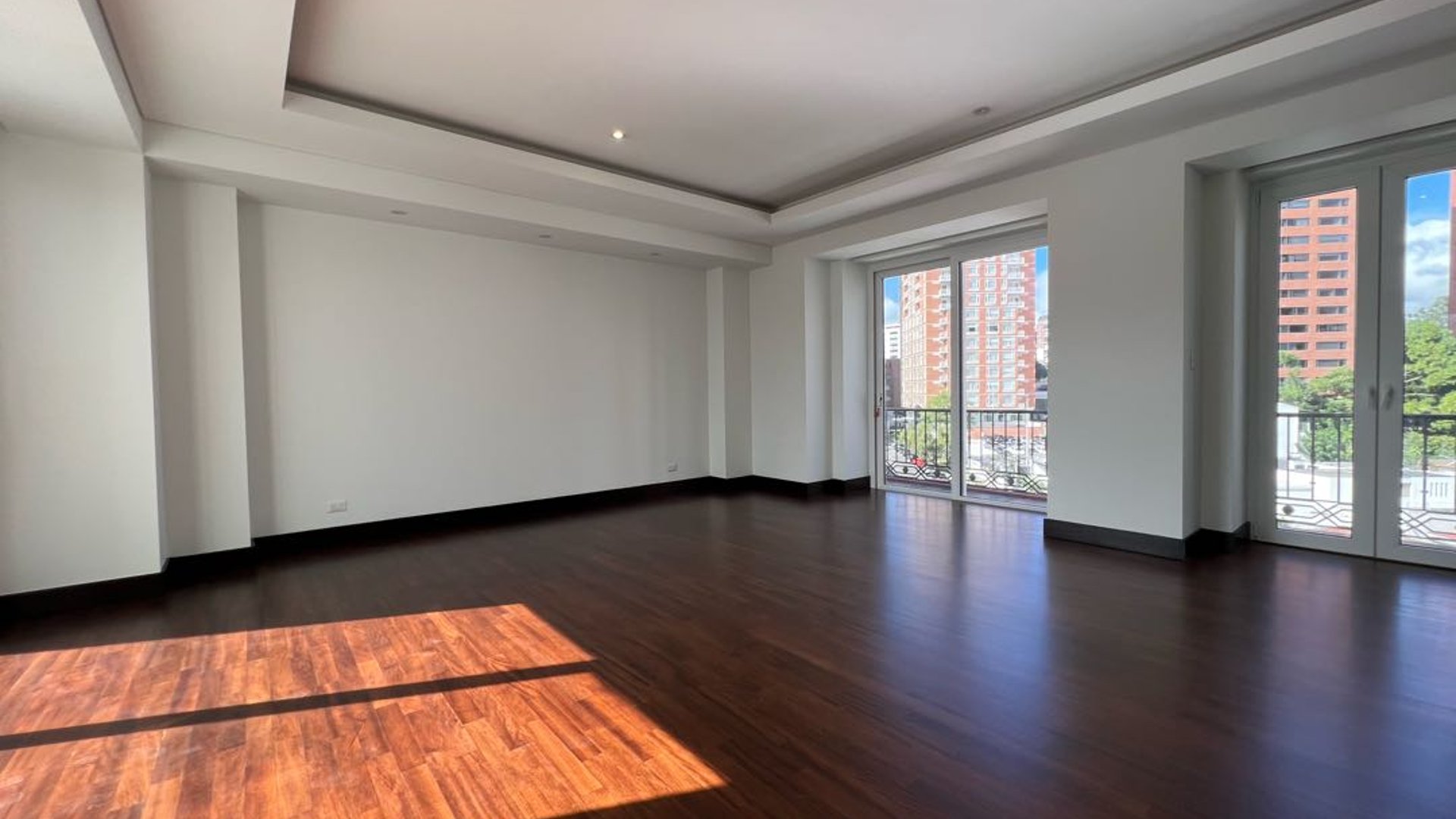 *Alquier amplio apartamento 2 niveles Quinta  Avenida, Zona 14*