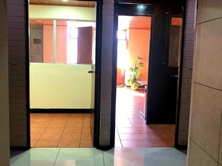 Amplia oficina en Avenida Reforma, Zona 10, en venta o alquiler - 2