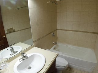 Apartamento en alquiler, Vista Real zona 14 - Image 13