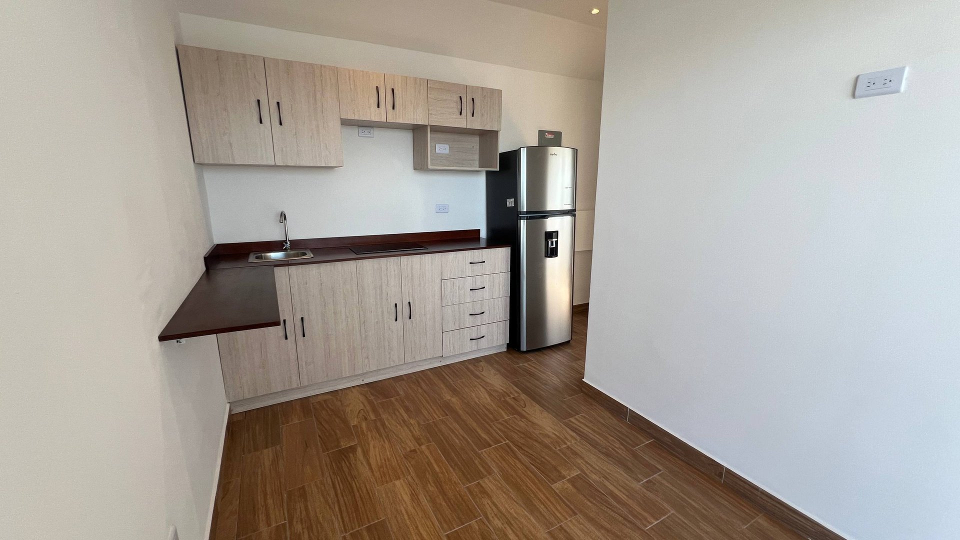 Apartamento D1 en renta en Hacienda Real zona 16 - Miniatura 2