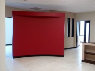 Amplia Oficina en Alquiler en Zona 10 - 2