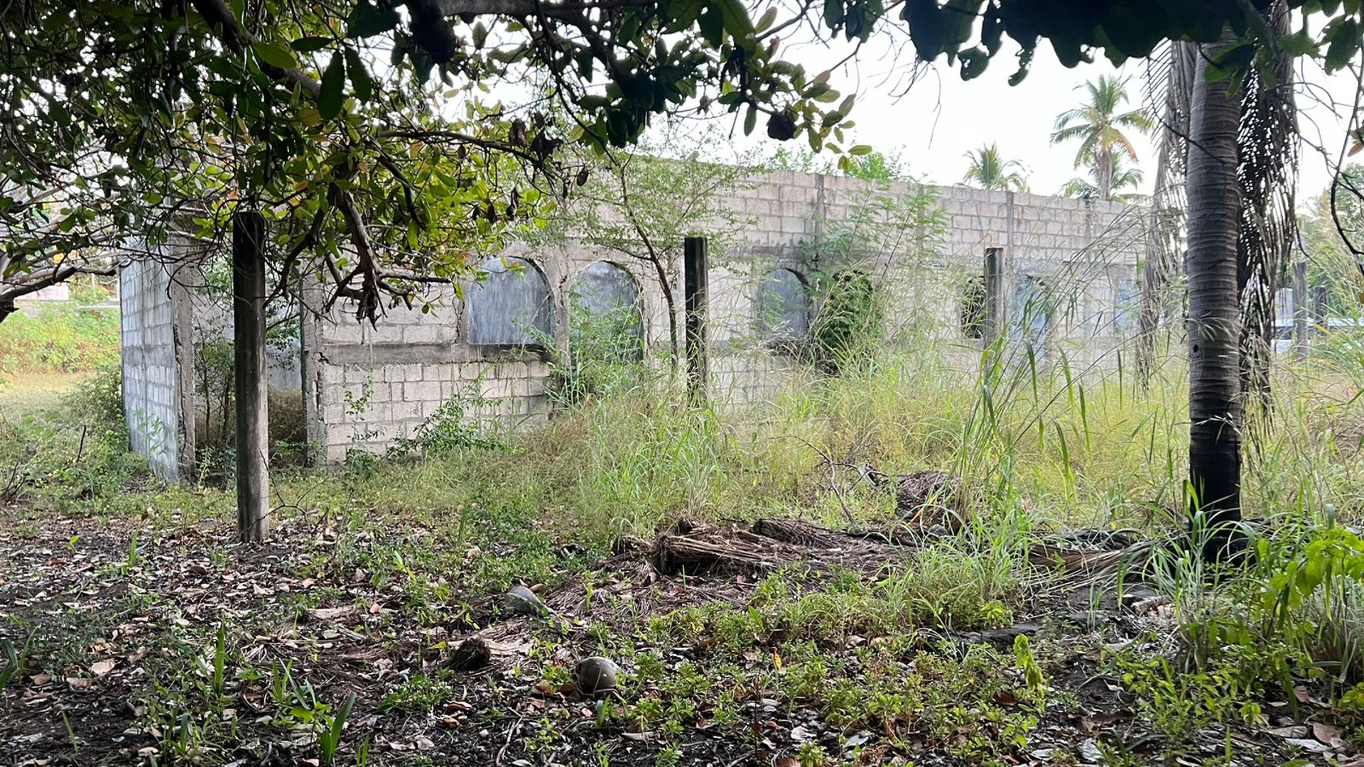 VENTA DE AMPLIO TERRENO A POCOS METROS DE LA PLAYA - MONTERRICO - Miniatura 11