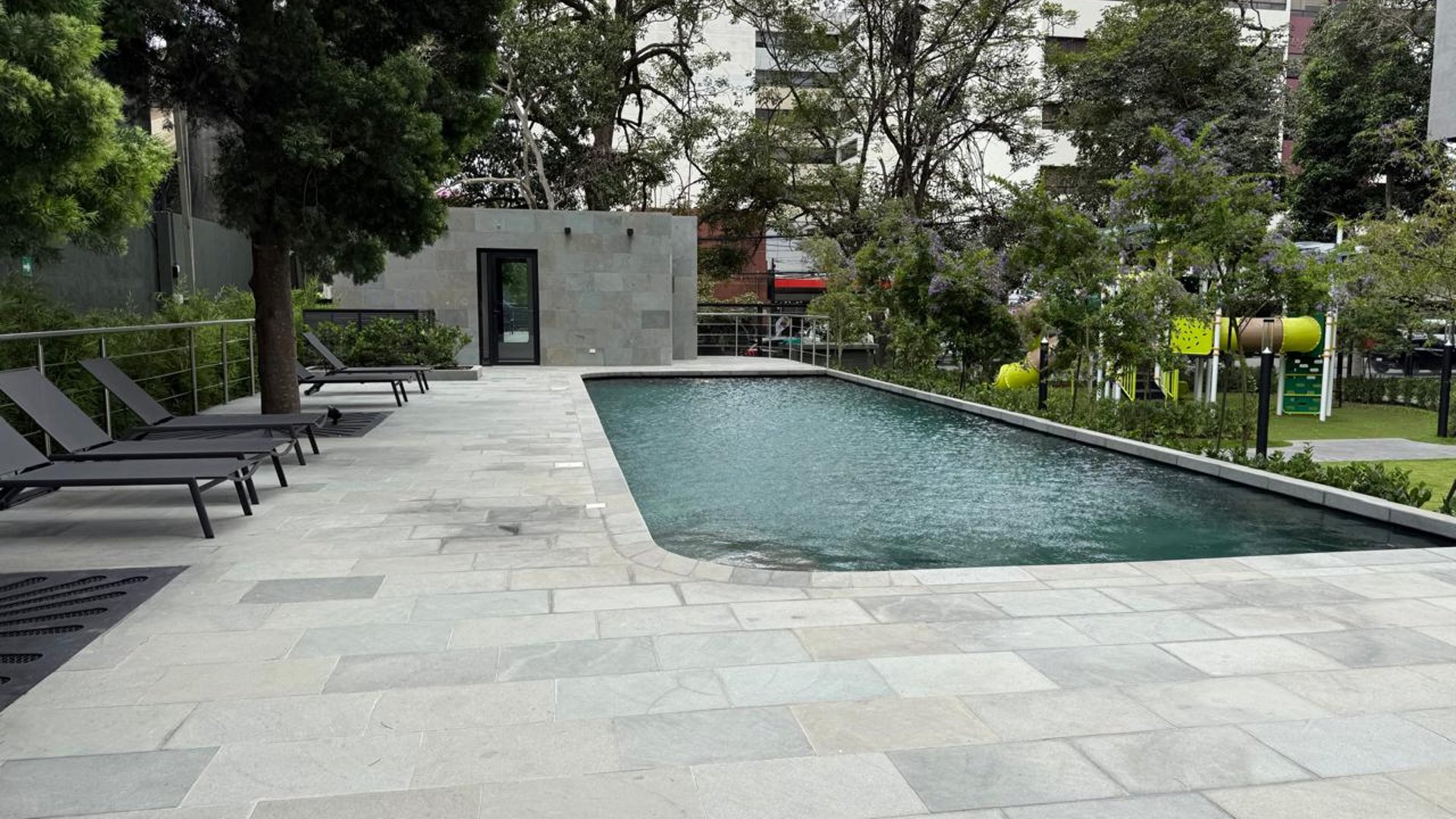 EDIFICIO FERRE DIEZ  ZONA 10 RENTA NUEVO APARTAMENTO AMUEBLADO  - Miniatura 18