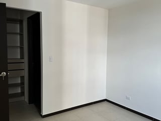 Apartamento en renta de 2 habitaciones con balcón en zona 11 Ref-5368 - 5