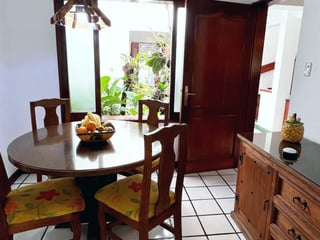 CASA EN VENTA – ÁREA RESIDENCIAL POR SAN LÁZARO | ZONA 15 - 5