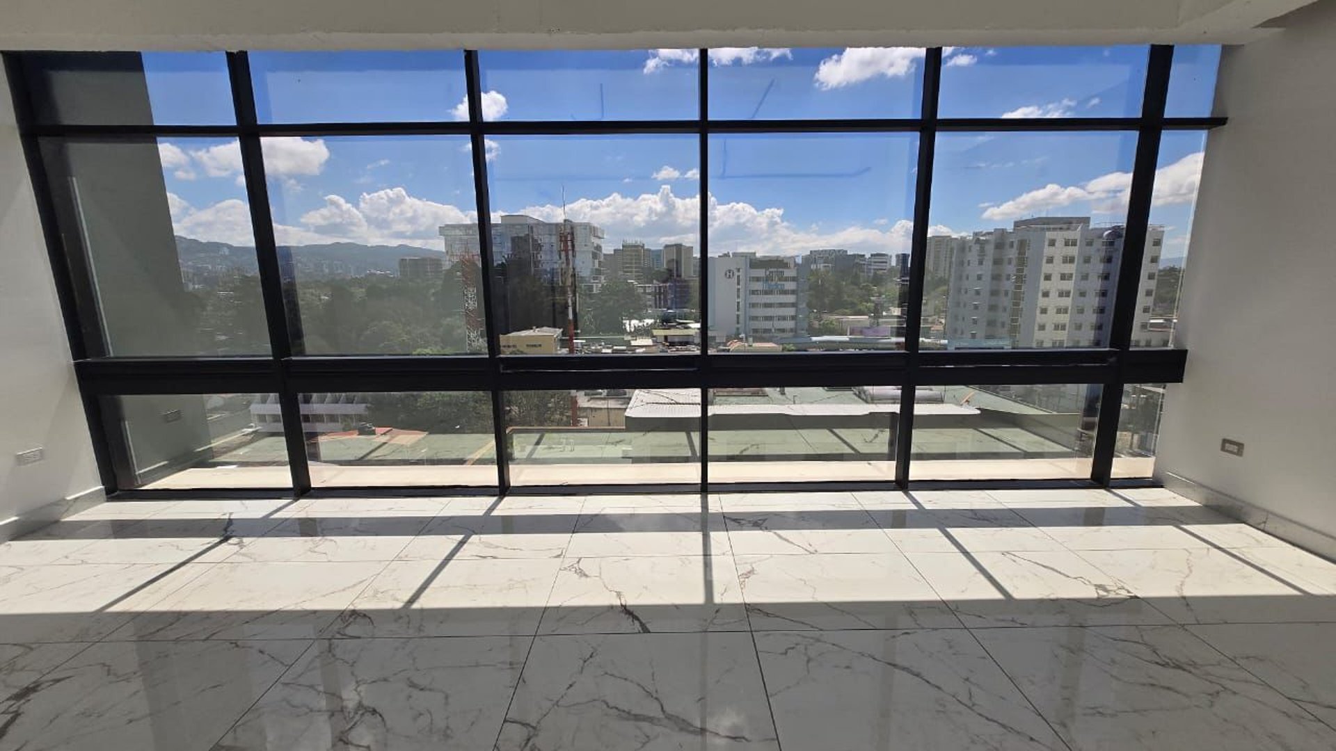 Oficina en renta zona 10 / Renovati - Miniatura 5