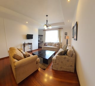 En Alquiler Apartamento en Zona 10 Amueblado