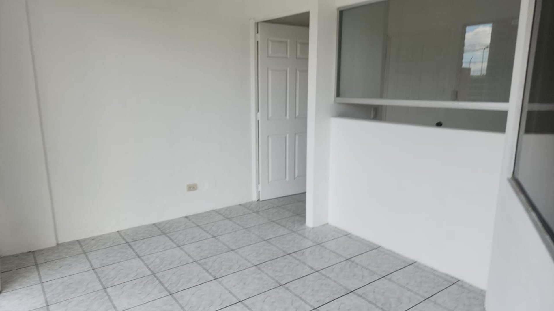 OFIBODEGA EN COMPLEJO ZONA 6 DE VILLA NUEVA - Miniatura 3