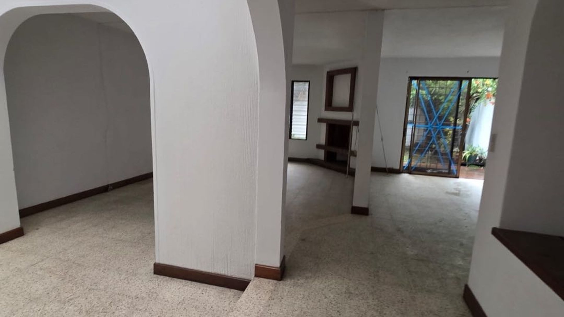 *Alquiler de casa ideal para oficina en Zona 11*