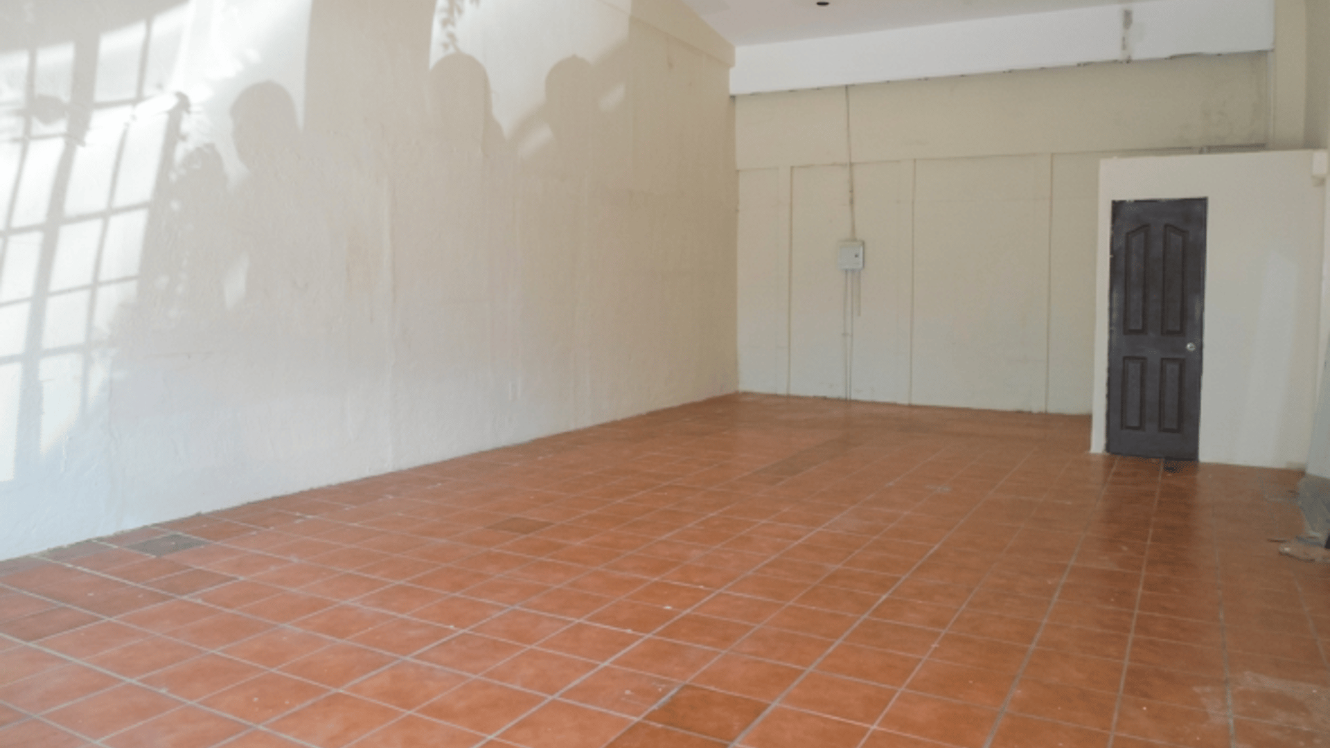 En renta local comercial cercano a Pradera Zona 10 - Image 1