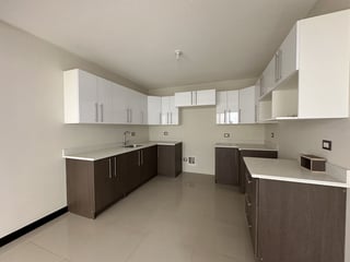 Casas en Venta Hacienda Real, zona 16 - 3