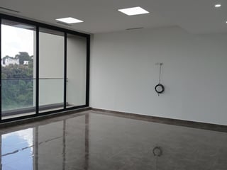 Rento Oficina Comercial en Zona 15 - Image 19