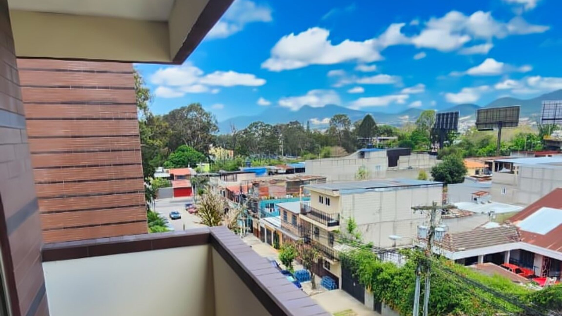 Apartamento amplio en Jardines de Las Charcas, Zona 11 - Image 1