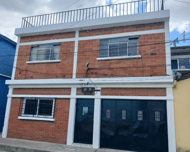CASA REMODELADA EN VENTA EN ZONA 1