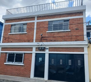 CASA REMODELADA EN VENTA EN ZONA 1