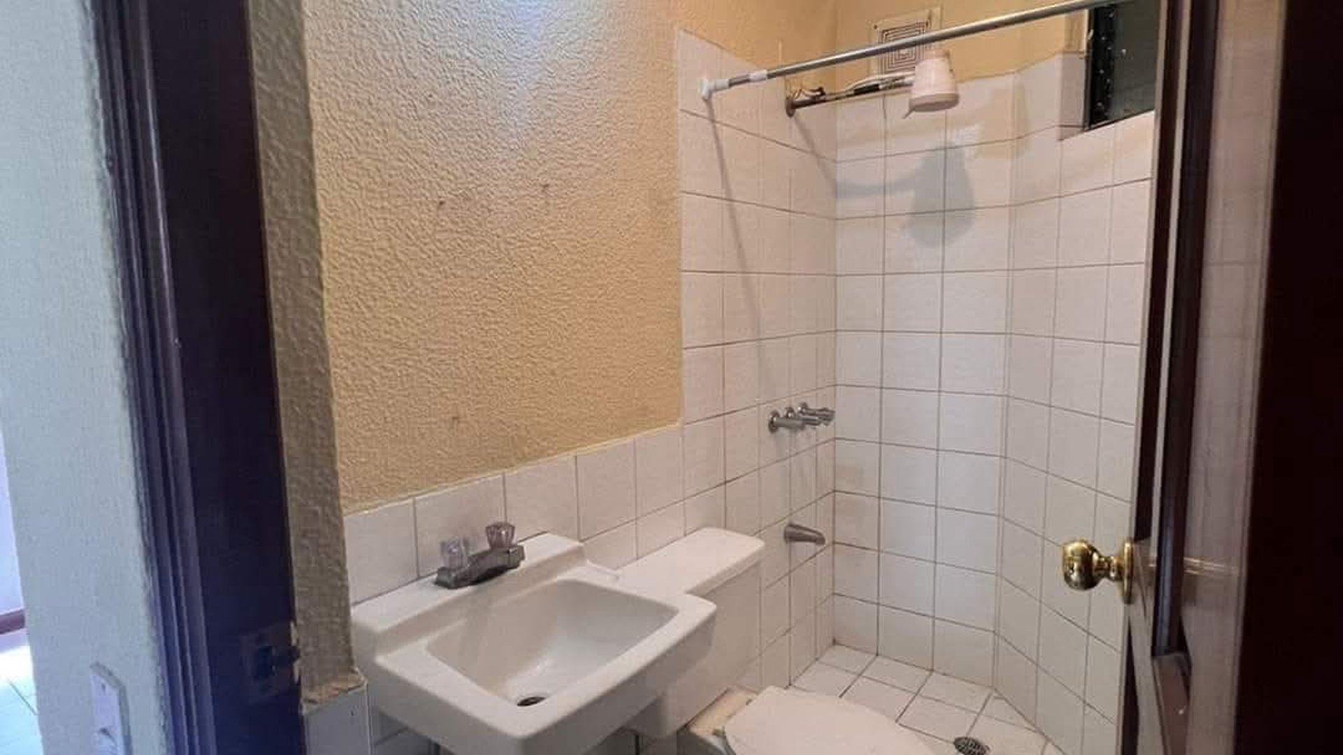 Apartamento en Renta Zona 16, Frente a C.C. Santa Amelia - Miniatura 6