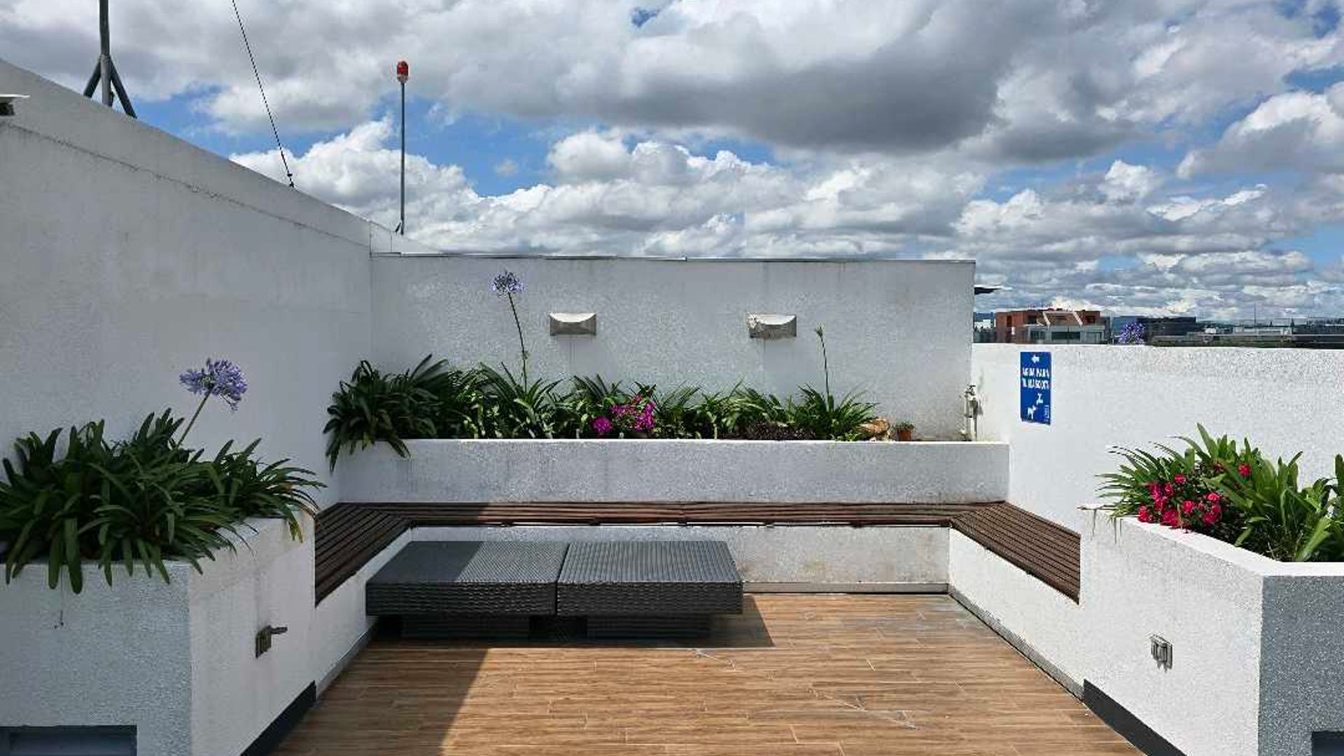 APARTAMENTO AMUEBLADO EN ALQUILER EN ZONA 10 - - Miniatura 23