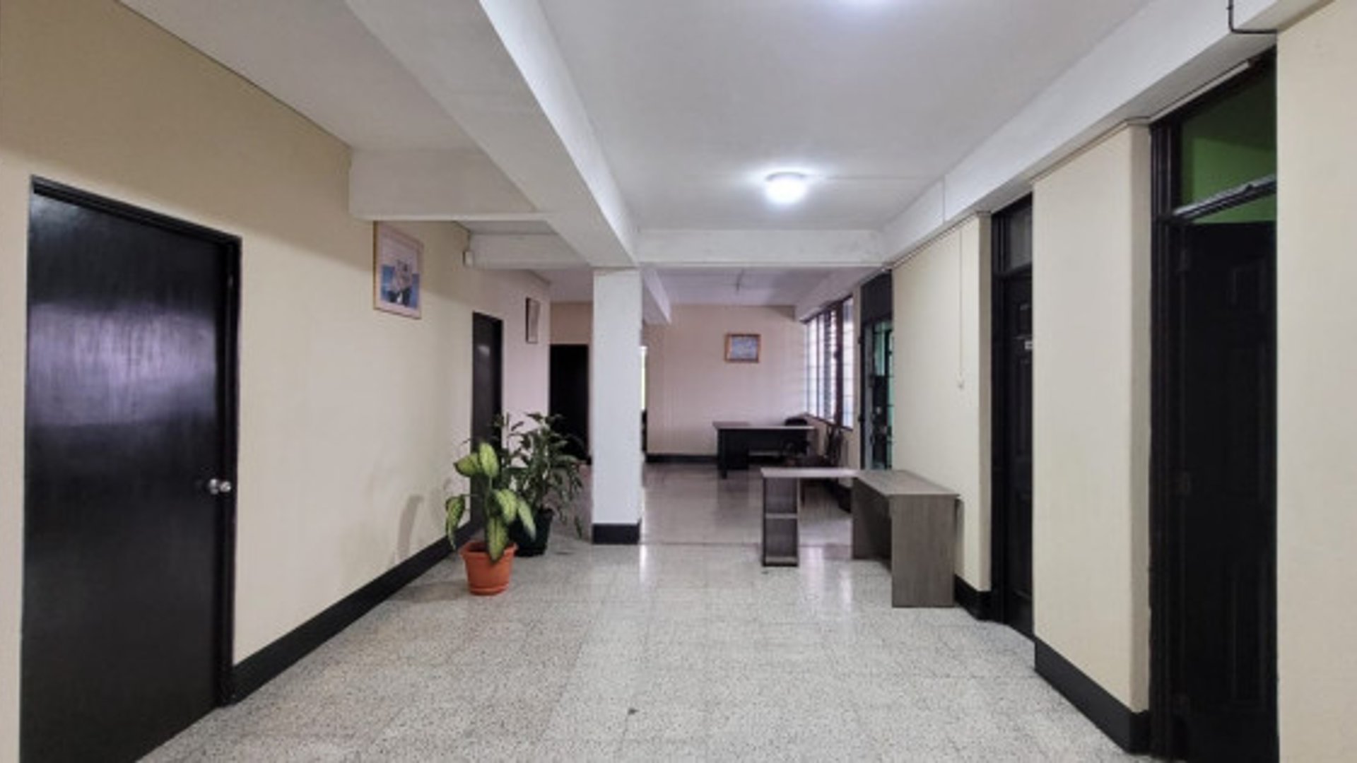 Oficinas en renta sobre 6ª Avenida Zona 9