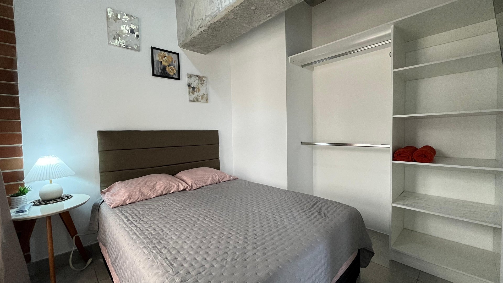 RENTA Apartamento Amueblado Zona 4 Edificio Modra - Miniatura 5