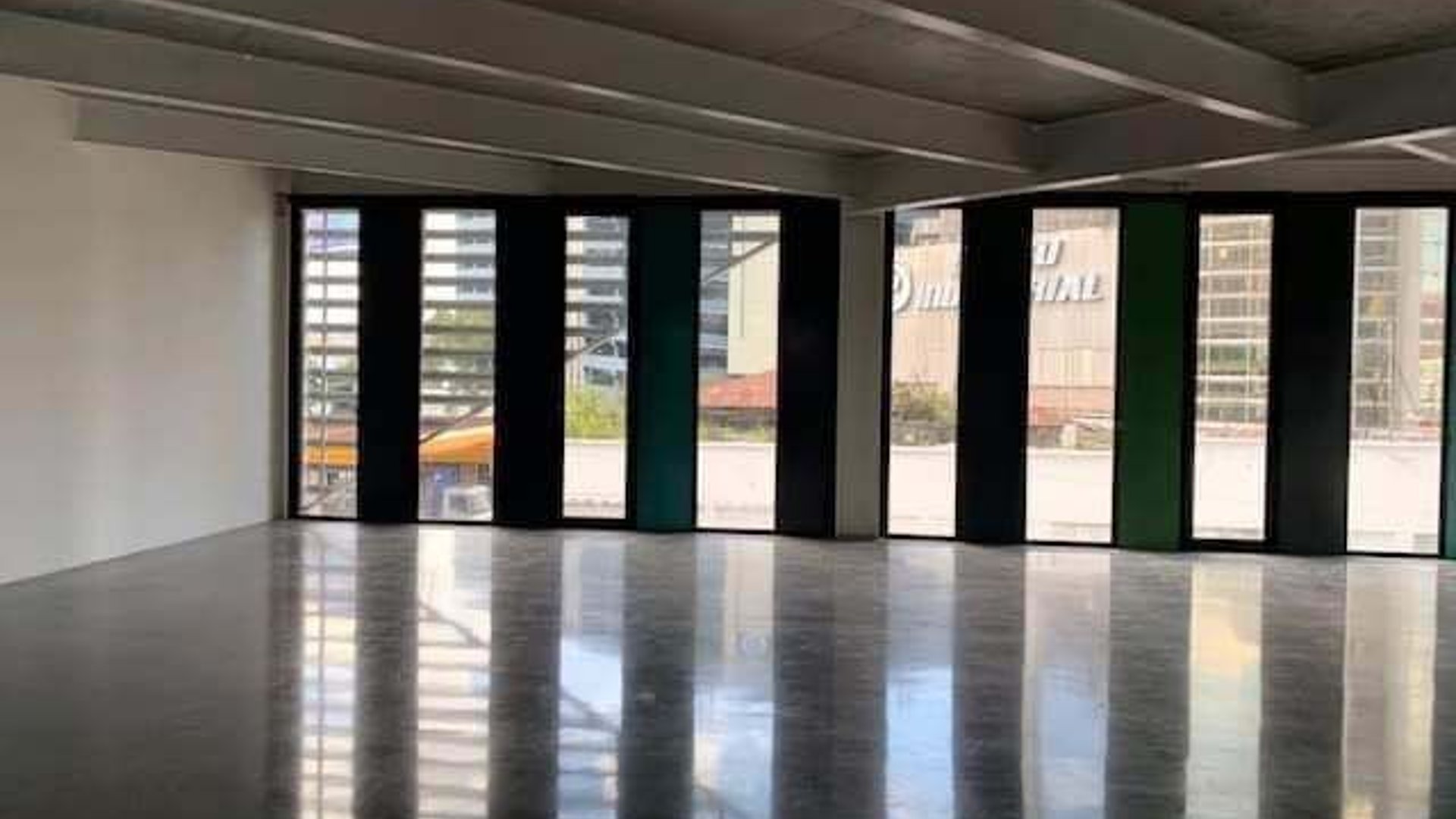 Vendo oficina de 188mt2 en Zona 4. $369,000 - Miniatura 3