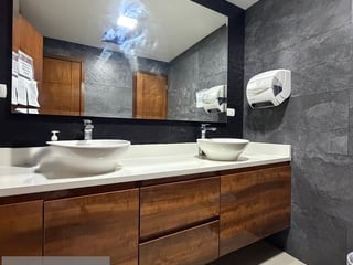 GEMINIS 10 - OFICINA EN RENTA – ZONA 10 (FRENTE A AVIA) - Image 14