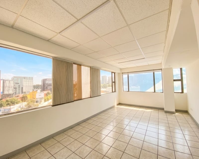 Oficina venta con 2 parqueos 20 calle Zona 10