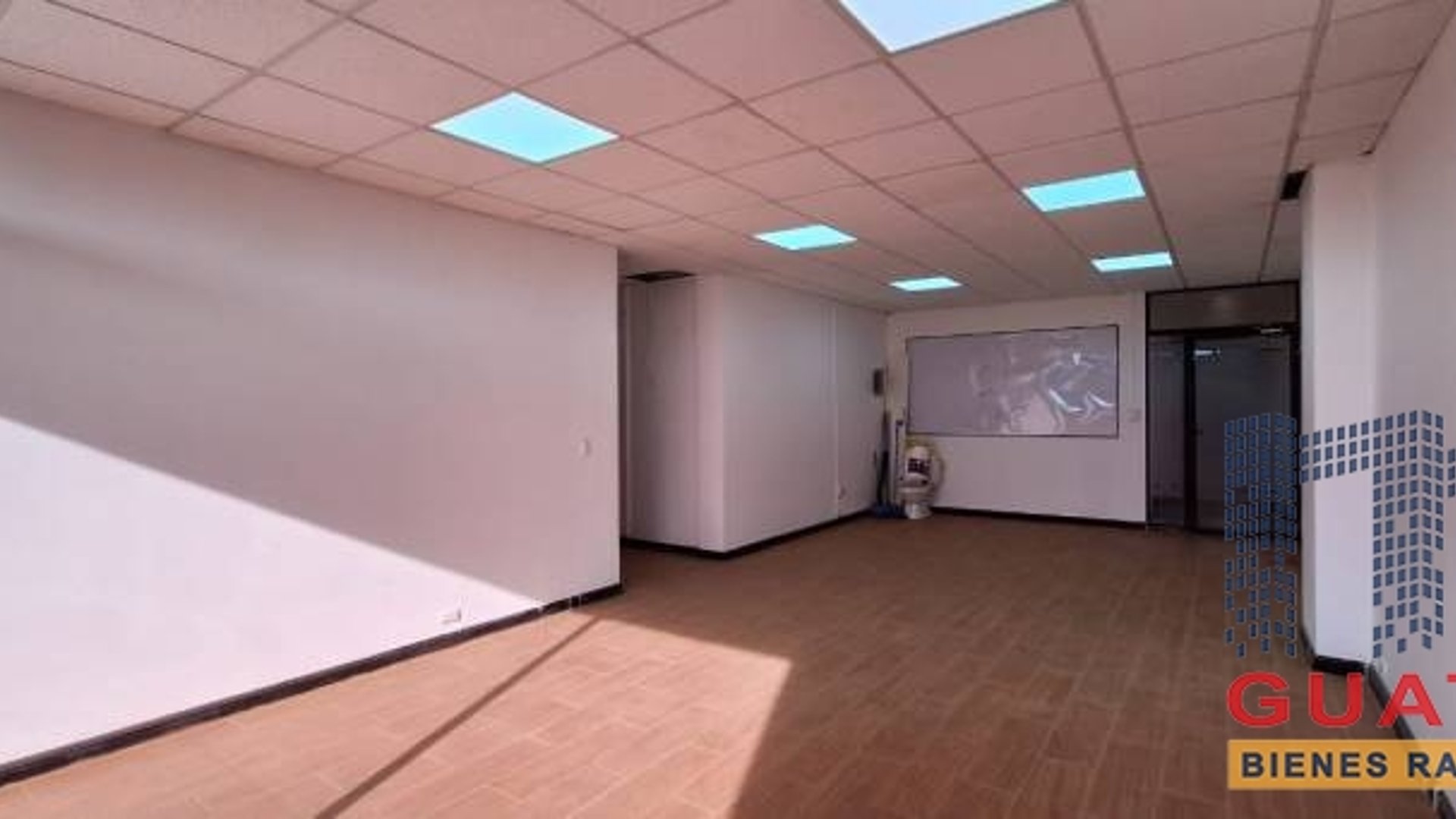 Oficina en Renta, Zona 10 (R9666) - Miniatura 3