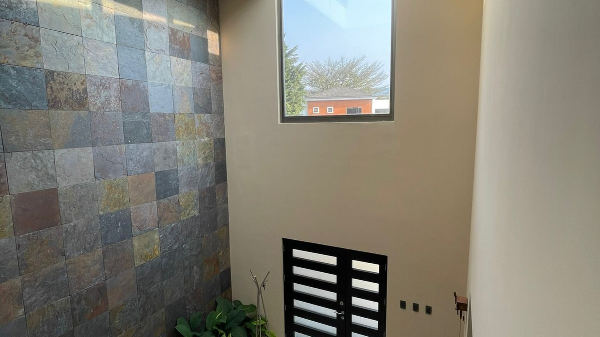 Exclusiva Casa en Renta Zona 16, Guatemala - 4 Hab. - Miniatura 3
