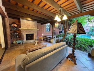 PRECIOSA CASA EN VENTA EN ANTIGUA GUATEMALA - 2