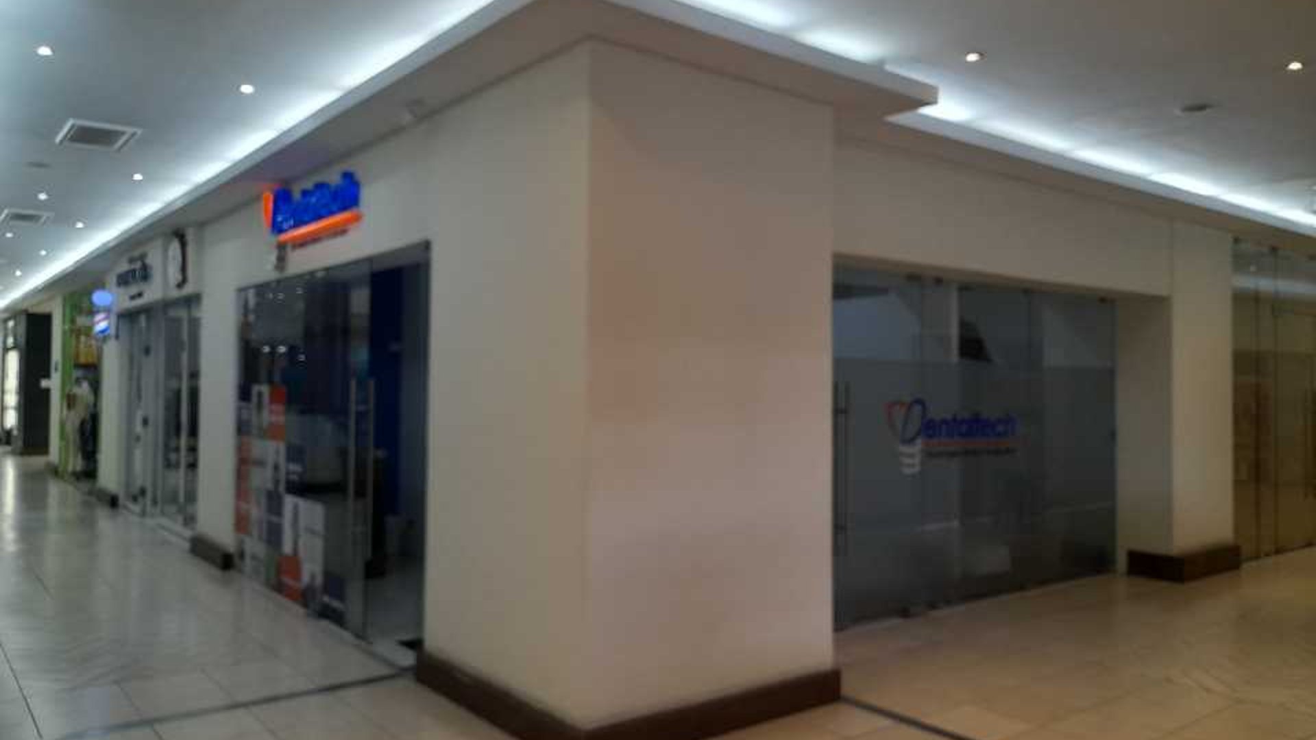 Vendo Local Centro Comercial Los Próceres zona 10 - Miniatura 3