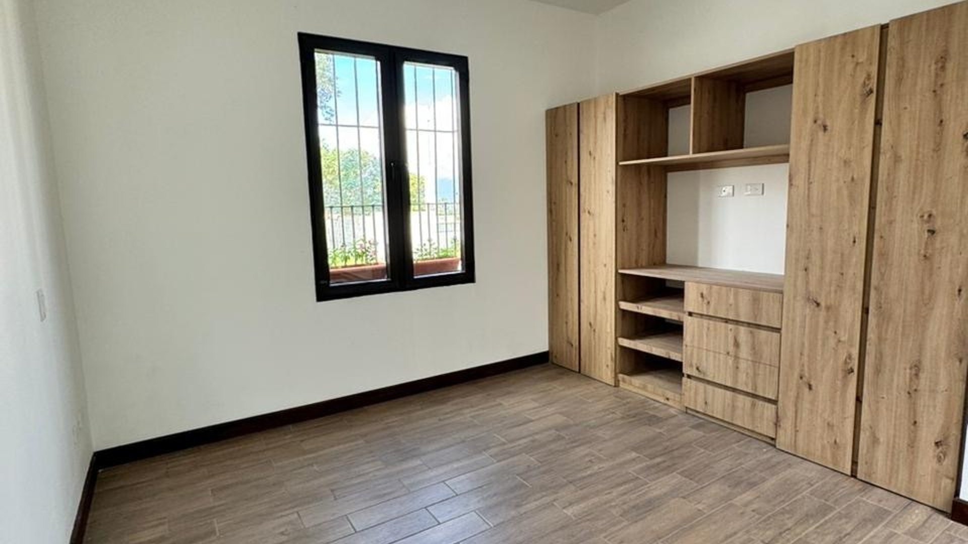PRECIOSA CASA EN VENTA EN ANTIGUA - Miniatura 17